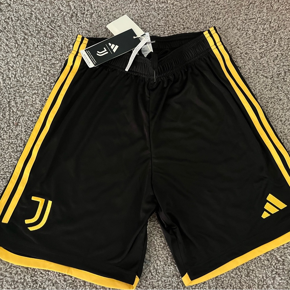 Juventus Adidas Men’s Home Soccer Shorts Size Small & large Black & Gold HR8254